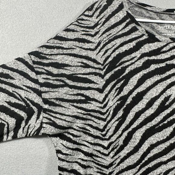 Torrid Super Soft Plush Zebra Print Black Grey Pullover Sweater 3/4 Sleeve Sz 2 - Picture 4 of 11